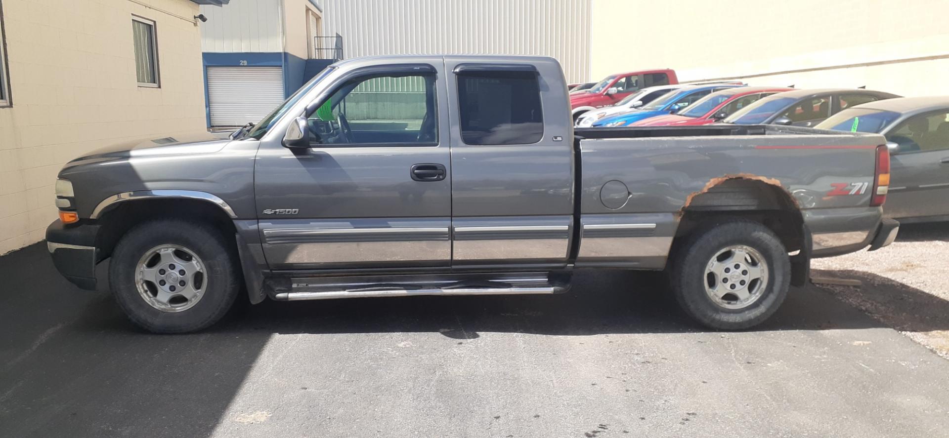 2000 Chevrolet Silverado 1500 (2GCEK19T6Y1) with an 5.3L V8 OHV 16V engine, 4-Speed Automatic Overdrive transmission, located at 2015 Cambell Street, Rapid City, SD, 57701, (605) 342-8326, 44.066433, -103.191772 - CARFAX AVAILABLE - Photo#0